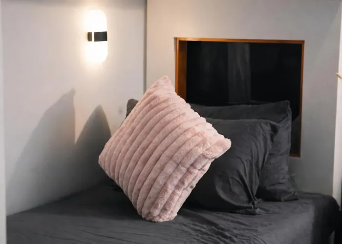 아파트호텔 Antara-queenbed-balcony-hotshower-workstation-washingmachine-fullkitchen 4*