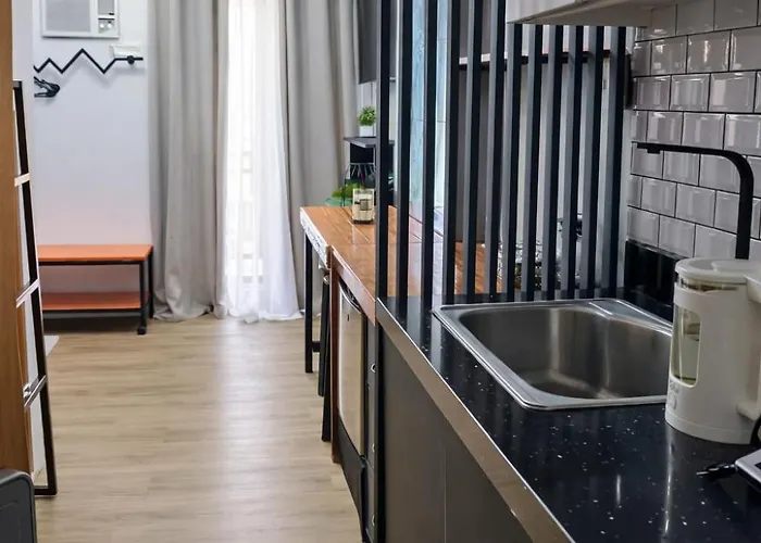 Antara-queenbed-balcony-hotshower-workstation-washingmachine-fullkitchen 아파트호텔 4*