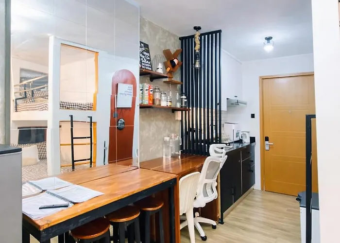 Antara-queenbed-balcony-hotshower-workstation-washingmachine-fullkitchen 탈리세이