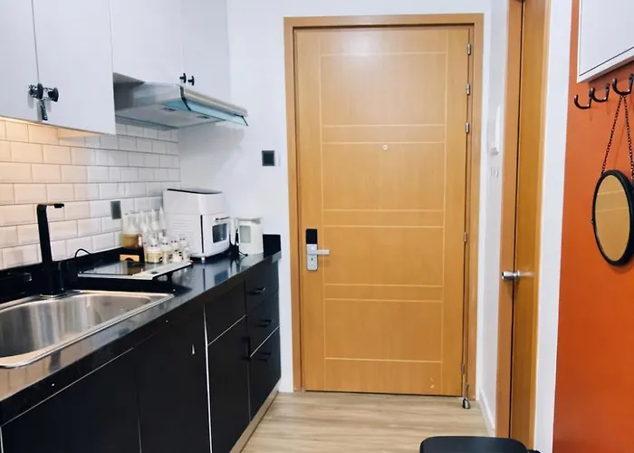 Antara-queenbed-balcony-hotshower-workstation-washingmachine-fullkitchen 탈리세이