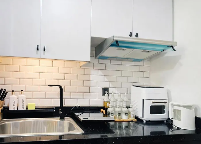 아파트호텔 Antara-queenbed-balcony-hotshower-workstation-washingmachine-fullkitchen 4*